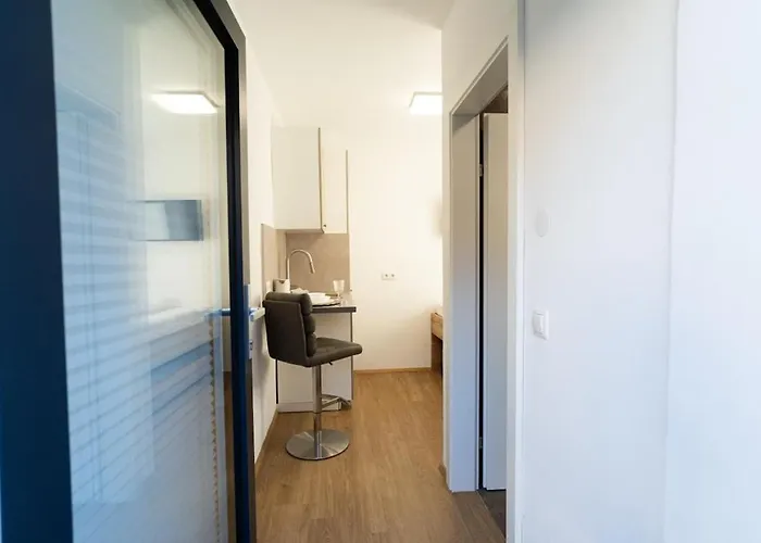 Tiny - * Ίνσμπρουκ